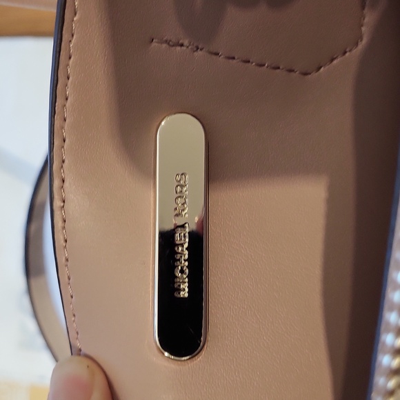 Michael Kors Medium Mercer Crossbody Bag - Picture 7 of 10